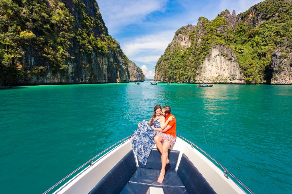 Honeymoon photoshoot at PhiPhi