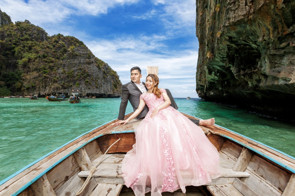 pre wedding photography on long tail boat at phi phi island krabi