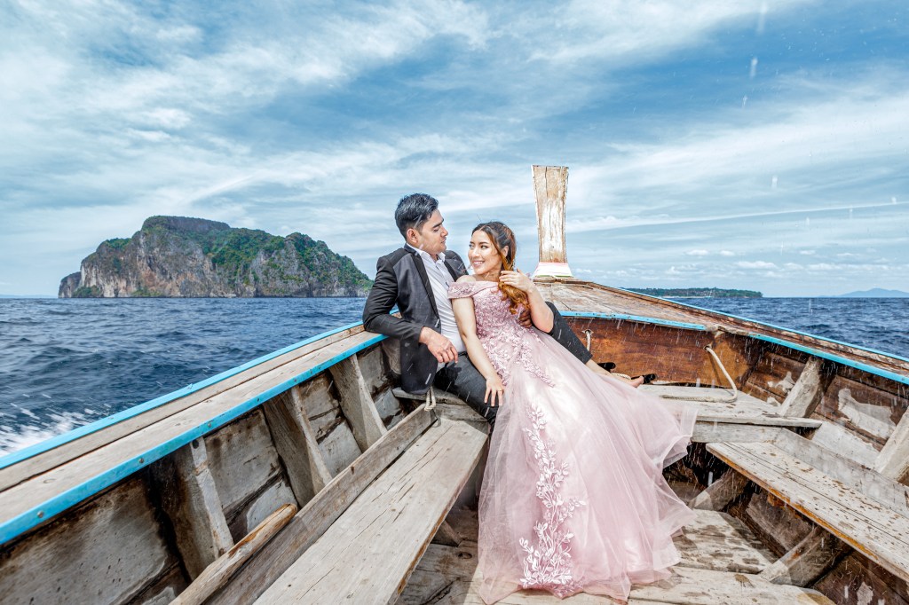 pre wedding photography on long tail boat at phi phi island krabi