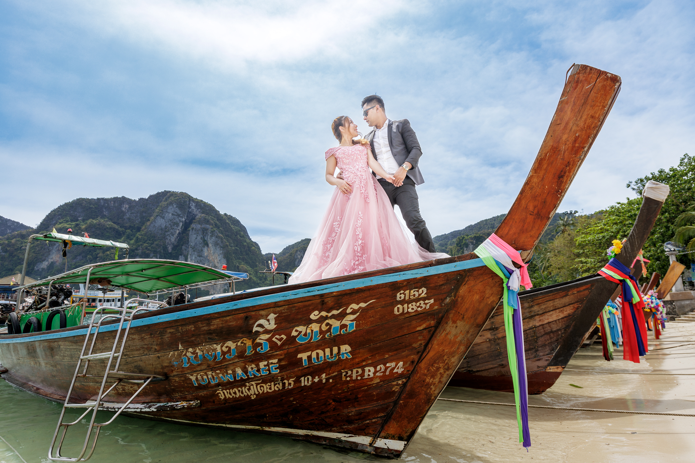 pre wedding photography on long tail boat at phi phi island krabi