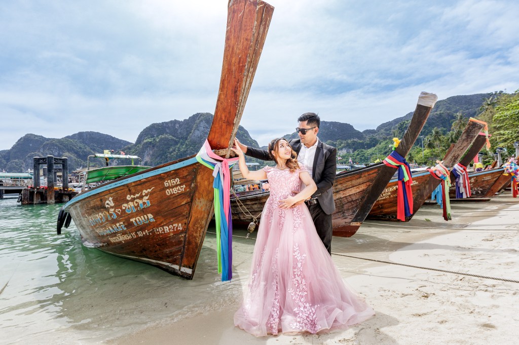 pre wedding photography on long tail boat at phi phi island krabi